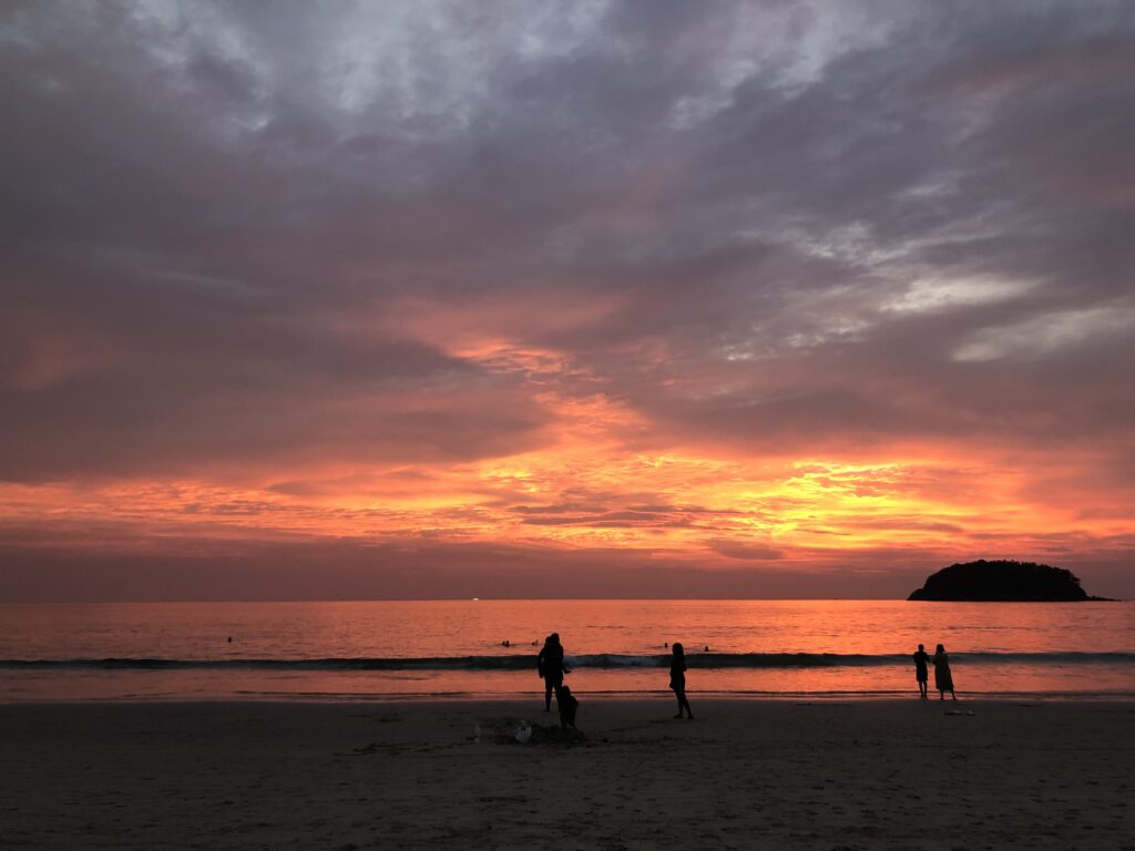 Changthai Motorbike Rent Phuket: Ваш лучший гид по исследованию Пхукета на двух колесах 10 Пляж Ката