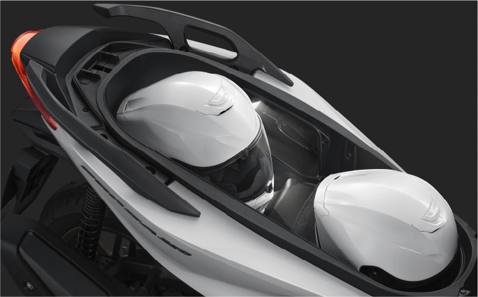 Honda Forza 350 (2026) Price in Thailand: Full Buyer's Guide for Expats & Travelers 7 Underseat storage of the Honda Forza 350 2026 fits two fullface helmets