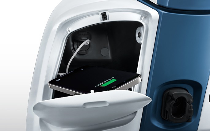 Honda Scoopy (2026) Price in Thailand: All Versions, Colors & Buyer's Guide 6 USB TypeC charging port on the Honda Scoopy 2026