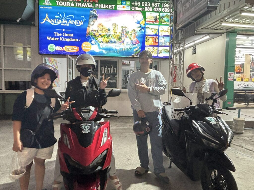 Motorbike Rental in Chalong 7 Group of customers with red and black scooters at the Chalong branch