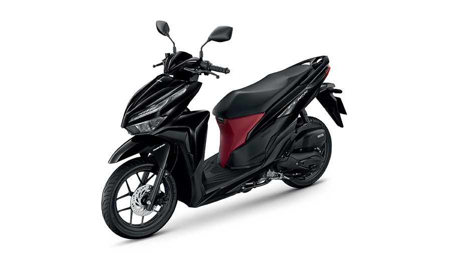 Honda Click 125 Price in Thailand: Buyer's Guide + What the AllNew Model Means 5 Honda Click 125 riding in the city, lightweight 110 kg