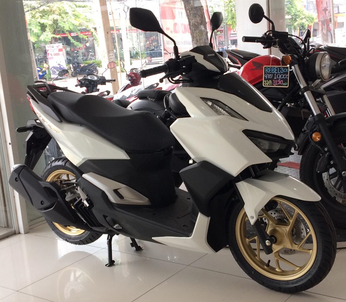 Rent Scooter in Phuket – Discovery Phuket with the New Honda Click 160cc from Changthai 1 Honda Click 160cc automatic scooter